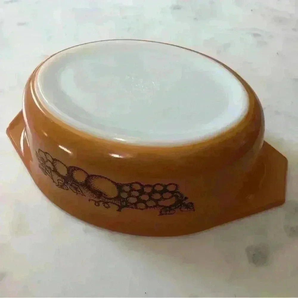 Vintage Pyrex  Old Orchard 1.5 quart casserole dish